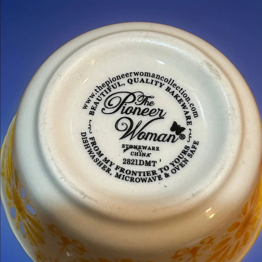 Lot of 2 The Pioneer Woman Ramekins Yellow And White Daisy Dessert Custard